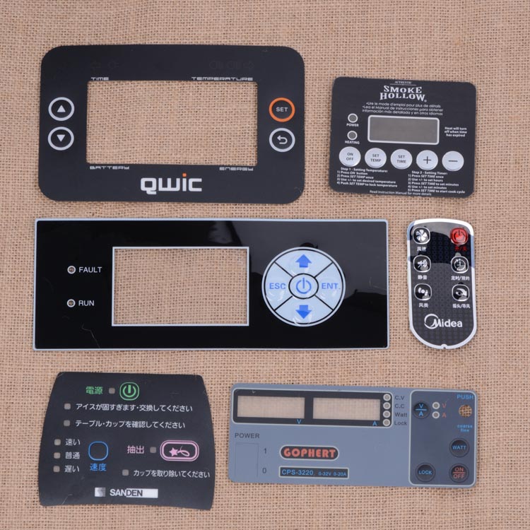 �����i����